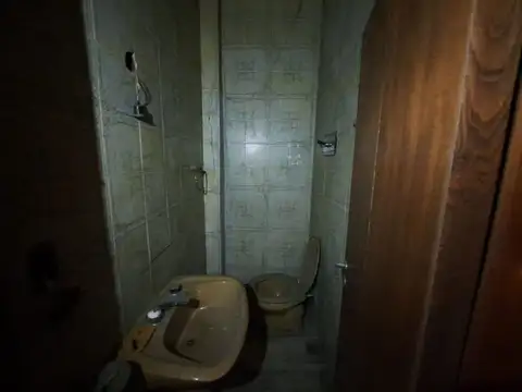 GALPON EN ALQUILER CON PLANTA BAJA Y 2 ENTRE PISOS