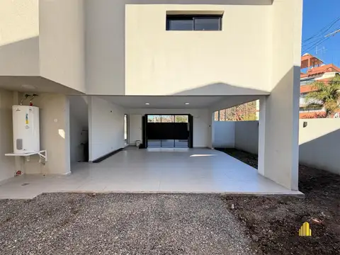 Depto Tipo Casa en Venta con 1 cocheras