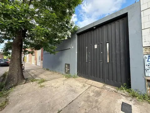 Casa 3 amb. c/patio y cochera en San Justo a metros de UNLaM