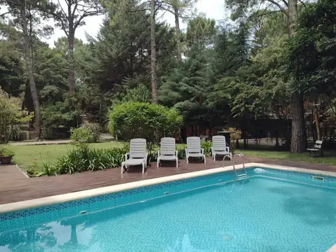 Casa en Alquiler Temporal en Carilo, USD 2.500