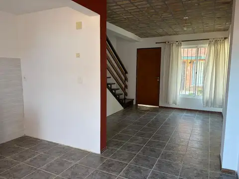 VENTA CASA DUPLEX 2 DORMITORIOS LEZICA