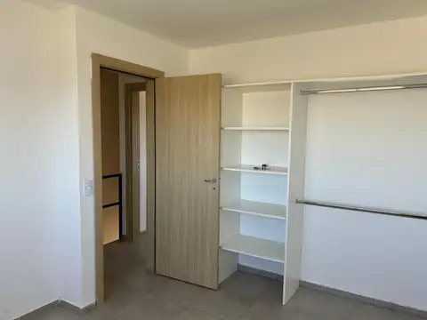 DÚPLEX 2 DORM 2 BAÑOS EN VALLE CERCANO - B° CON SEGURIDAD