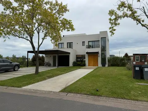 Casa en Marinas al lago, Puertos, premium al Oeste!
