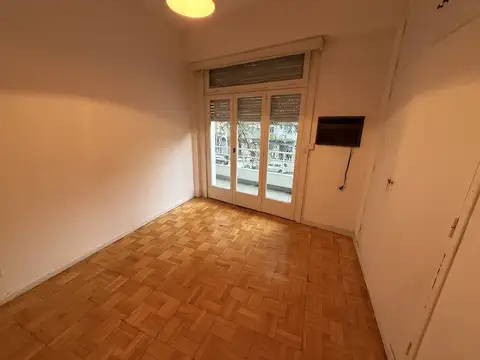 Avenida Caseros 600, Piso 1
