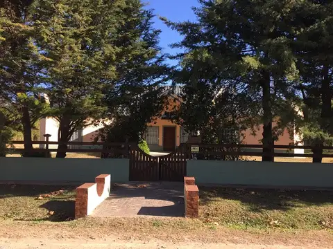 Alquiler Areco - Zona de quintas - casa 4 amb con pileta