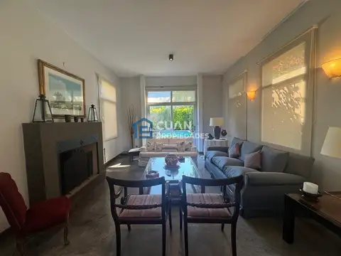Casa en Venta con 3 cocheras