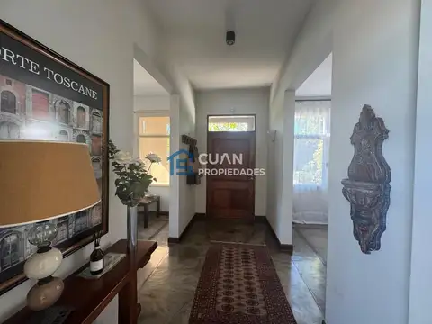 Casa 5 ambientes con 4 baños