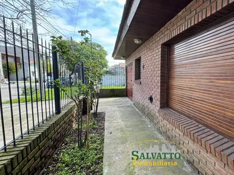 CHALET DE 4 AMBIENTES EN VENTA EN PARQUE LURO A 2 CUADRAS DEL MAR