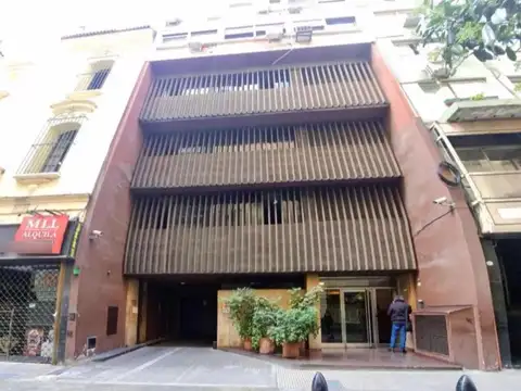 Esmeralda 600 San Nicolás Cochera U$12.500 