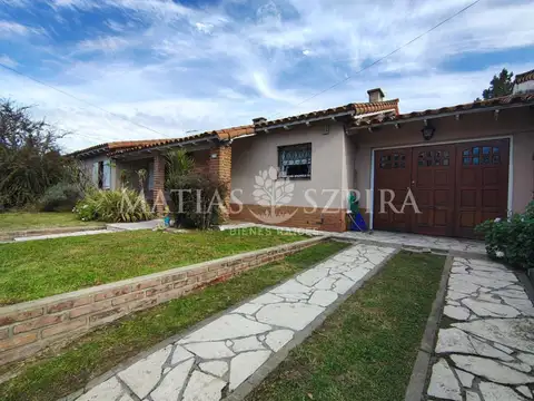 Casa en Venta con 2 cocheras