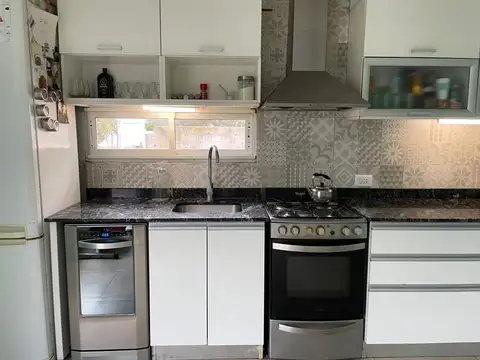 Casa 4 ambientes con 1 baño