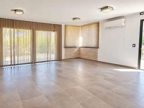 Casa 6 ambientes con 3 baños