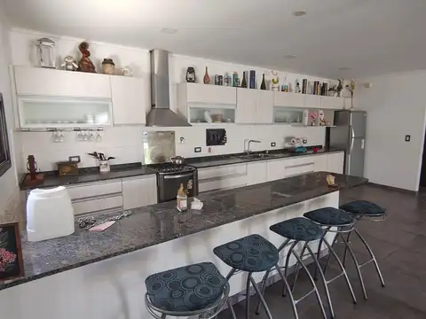 Casa Challao Nuevas Quintas, 4 dormitorios, 3 baños, pileta , acepta permuta, Finanaciación