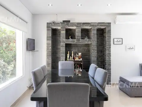 Casa en Venta con 3 cocheras