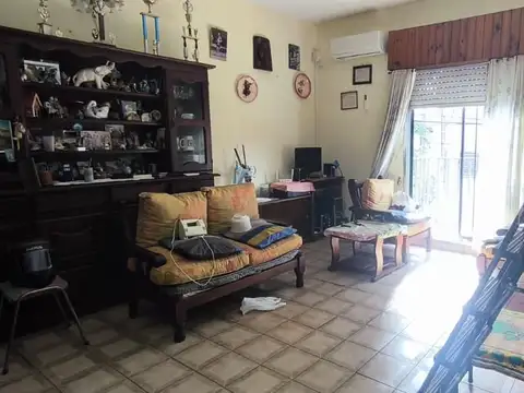 Castro 2500, Piso 1