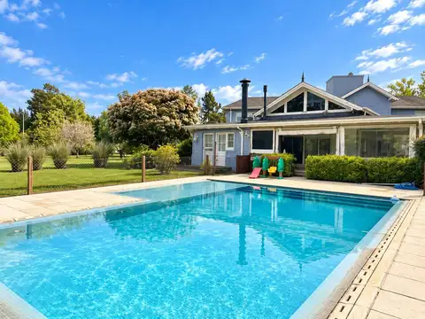 Venta residencia de categoria en COUNTRY EL PARAÍSO la casa mas seis lotes, pileta climatizada