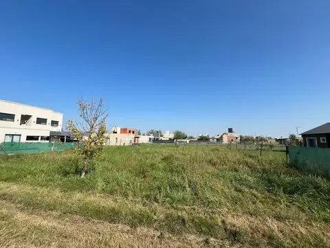 Lote en venta- Candelaria entre Menchaca y Luciano Molinas, Funes Norte- 545.1 M2