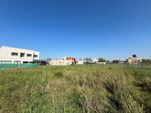 Lote en venta- Candelaria entre Menchaca y Luciano Molinas, Funes Norte.