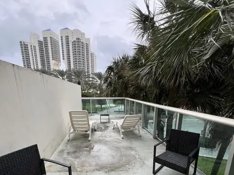 Collins Ave  al 19300