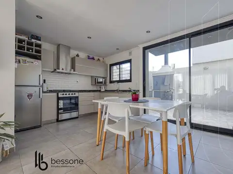 Depto Tipo Casa en Venta de 5 ambientes