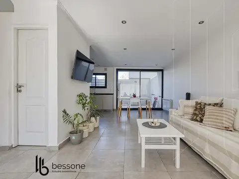 Triplex 5 ambientes Bronzini y Ayacucho