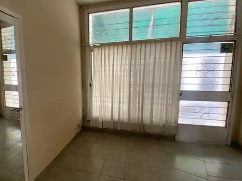 Casa en Alquiler con 1 cochera