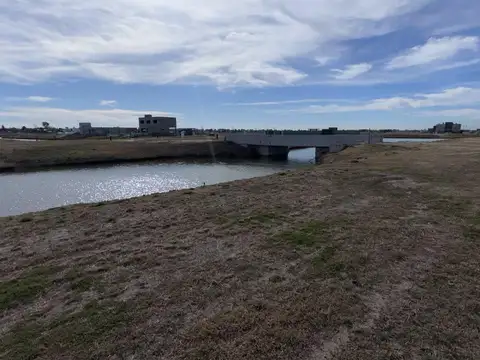 Funes Lake, Barrio privado