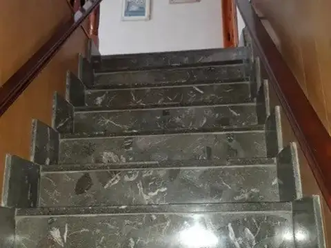 Casa 6 ambientes con 3 baños