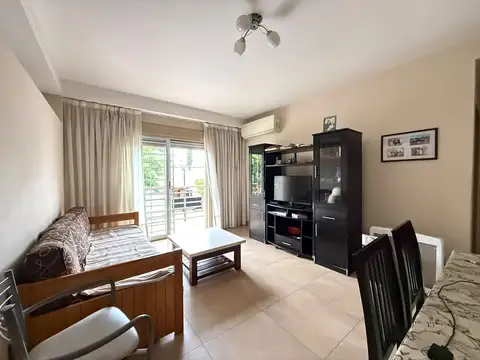 Cortina 1400, Piso 1