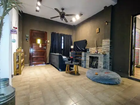 Venta Casa 3 ambientes con garage y patio en Morón