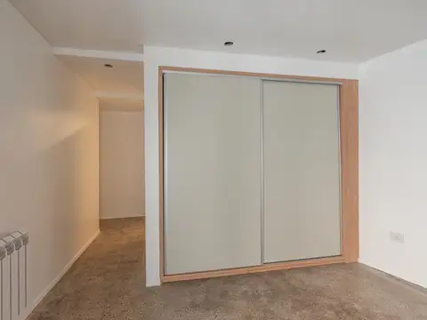 España  al 1300 casa de pasillo unico.