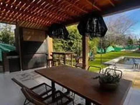 Casa Moderna en Loma Verde: A 600m de Panamericana excelente entorno