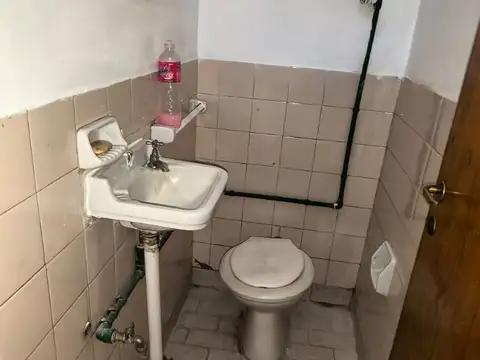 Local en alquiler en excelente zona comercial de Villa Gobernador Gálvez