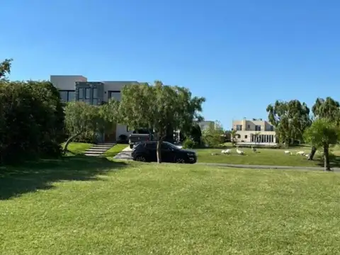 Terreno en barrio islas cerrado El canton