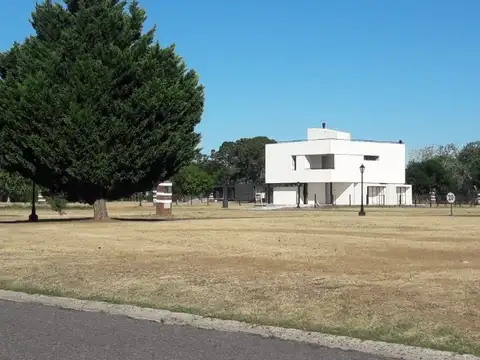 Lotes en venta en Country Barrio Cerrado del Golf