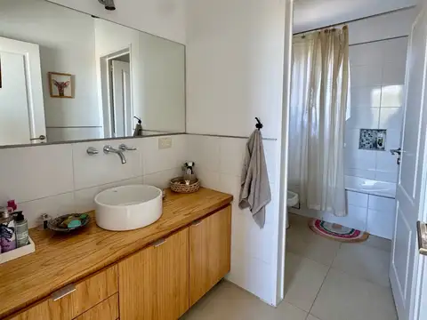 Casa 4 ambientes con 3 baños