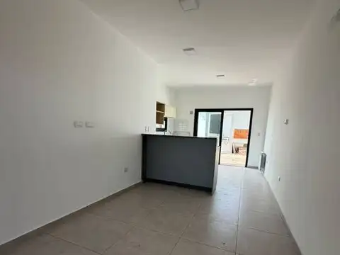 Casa 3 ambientes con 1 baño