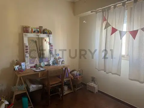 Casa 6 ambientes con 2 baños