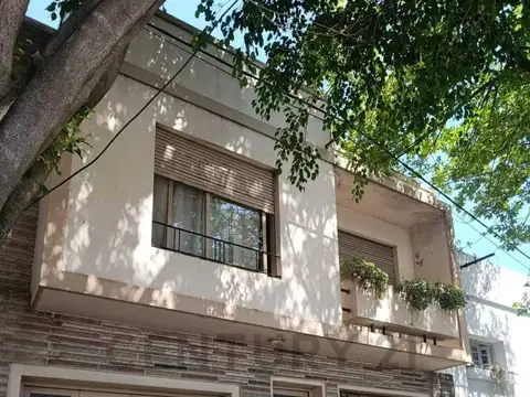 Casa en venta en Barrio Norte – Zona Premium | 4 dormitorios | Patio amplio | Apta Banco