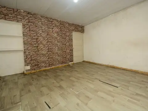 Se vende casa con cochera a reformar en Belvedere