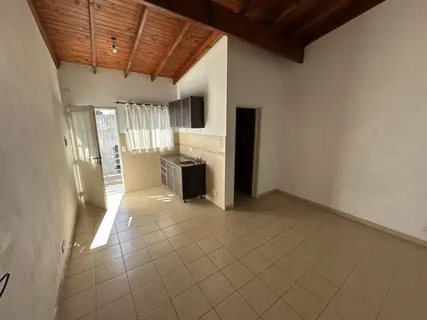 Depto Tipo Casa en Alquiler de Monoambiente