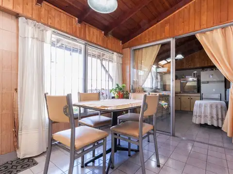 VENTA DE 2 CASAS EN  AMPLIO LOTE OPORTUNIDAD