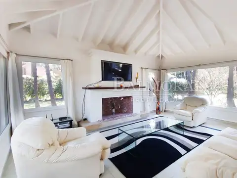 Casa 4 ambientes con 4 baños