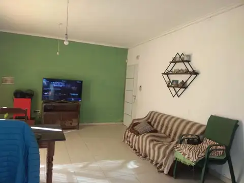 Casa 2 ambientes con 1 baño