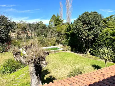 Casa en Alquiler con 3 cocheras