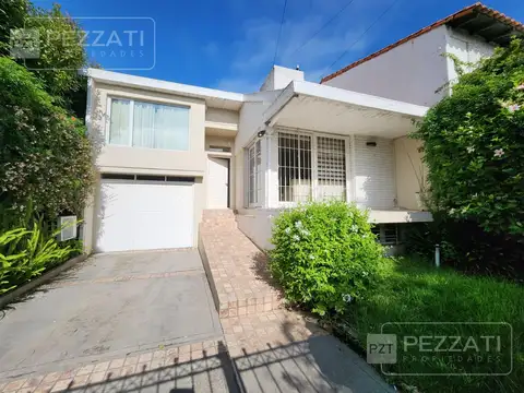  Chalet en venta en Stella Maris.  3 /4 dormitorios. Escritorio, Parque. Garage doble y trotadora