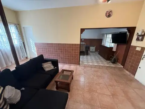 Casa en alquiler- 3 amb. c/Cochera -V Ballester