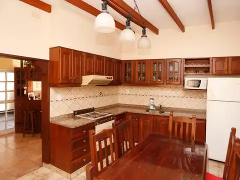 Casa en Alquiler en Villa Ballester, $ 900.000