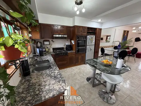 Casa 6 ambientes con 3 baños