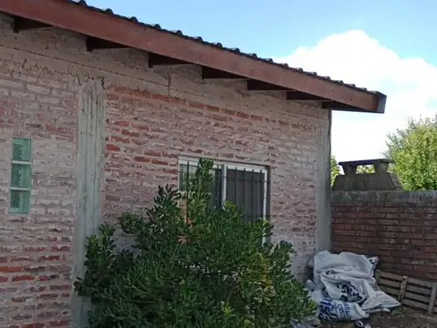 Casa 3 ambientes con 1 baño